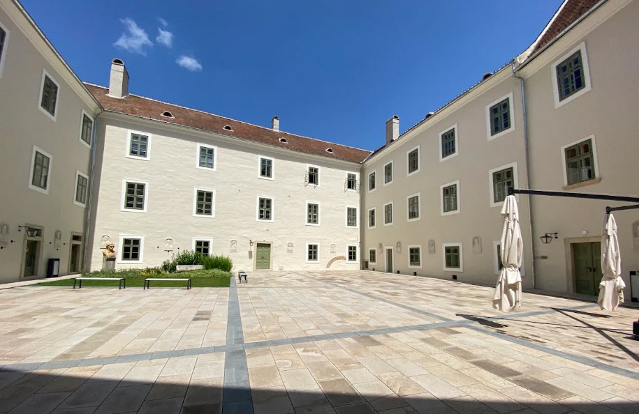 Óvári Castle, Hungary
